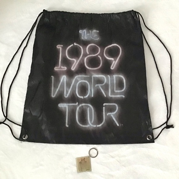 Taylor Swift 1989 Drawstring Backpack and Keychain NEW - Picture 1 of 9